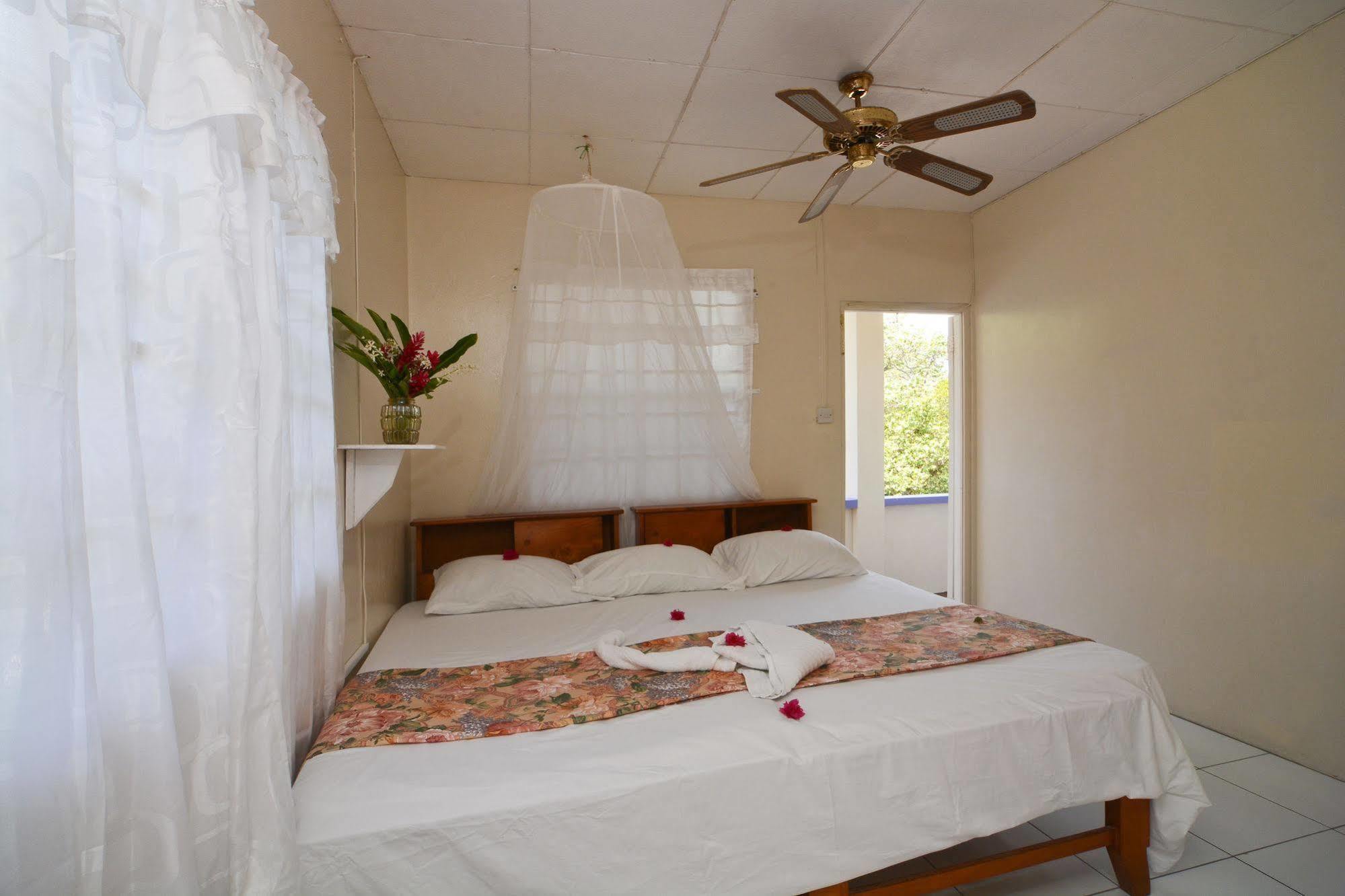 Keegans Beachside Bequia Island Exterior foto