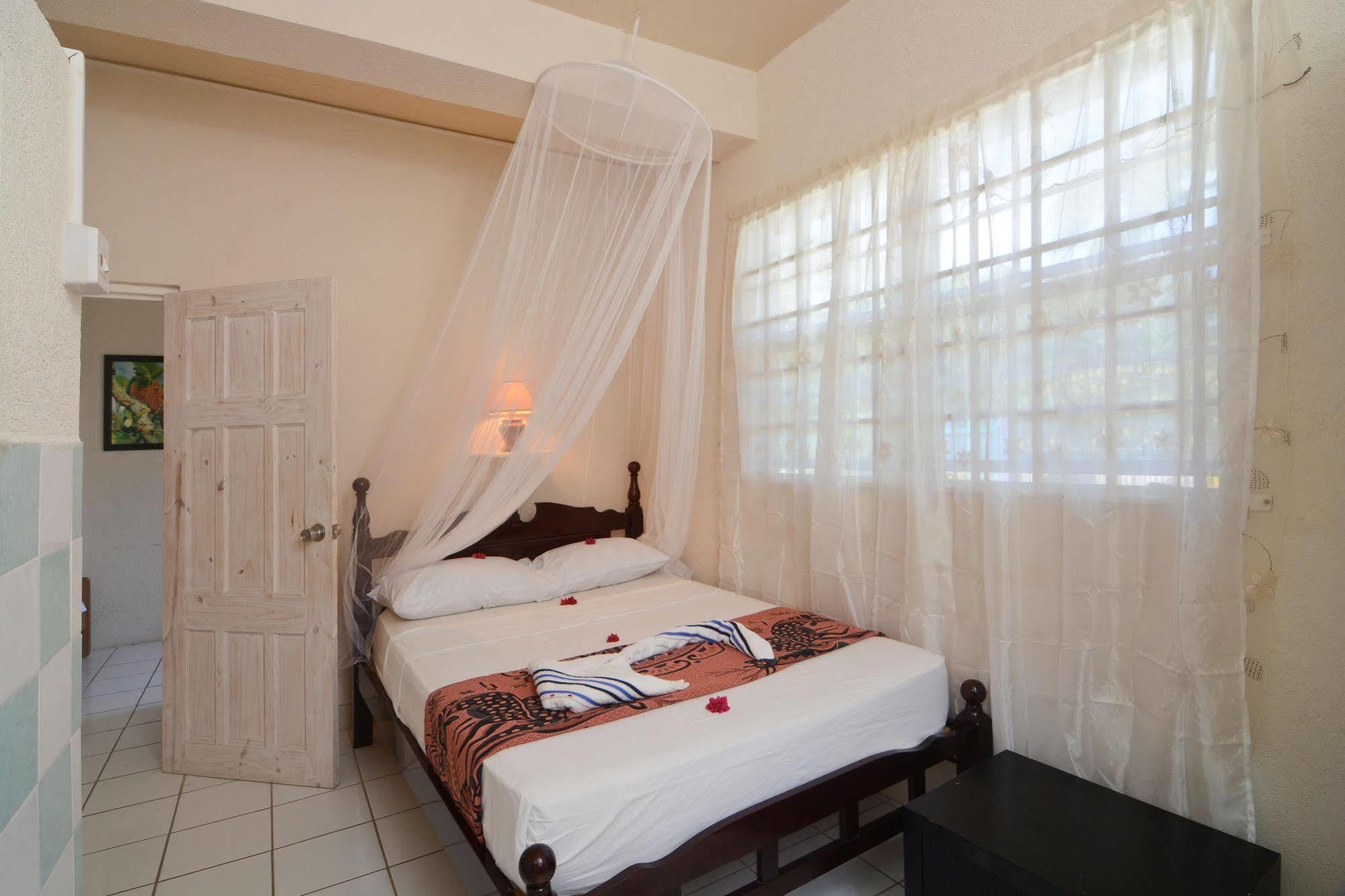 Keegans Beachside Bequia Island Exterior foto